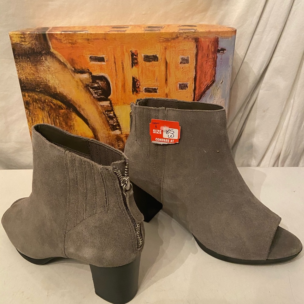 Bella Vita gray suede peep toe ankle boots various sizes NWT - Picture 4 of 8